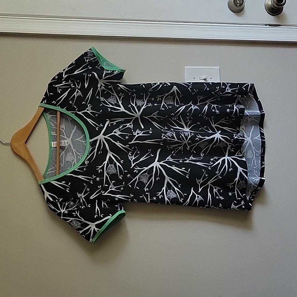 EUC Lularoe Halloween Classic Tee